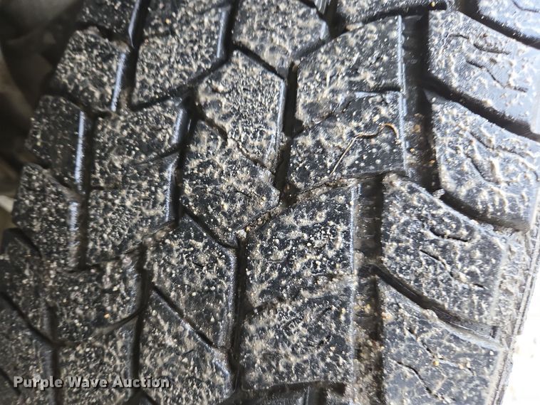 image for item DX1529 2009 GMC Sierra 1500 Ext. Cab pickup truck