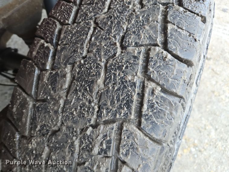 image for item DX1529 2009 GMC Sierra 1500 Ext. Cab pickup truck