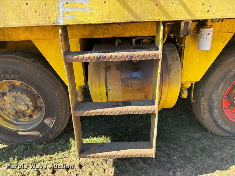 image for item EC3482 1989 ShuttleWagon SWX24A railcar mover