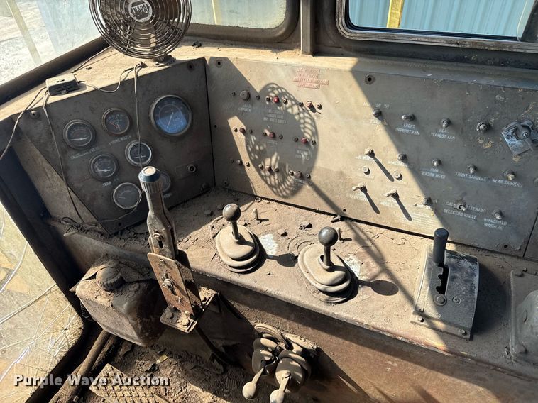 image for item EC3482 1989 ShuttleWagon SWX24A railcar mover