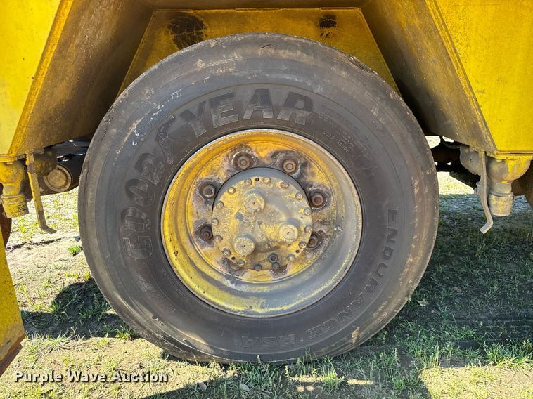 image for item EC3482 1989 ShuttleWagon SWX24A railcar mover