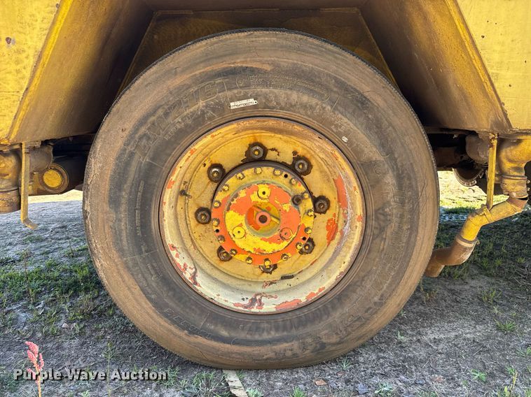 image for item EC3482 1989 ShuttleWagon SWX24A railcar mover