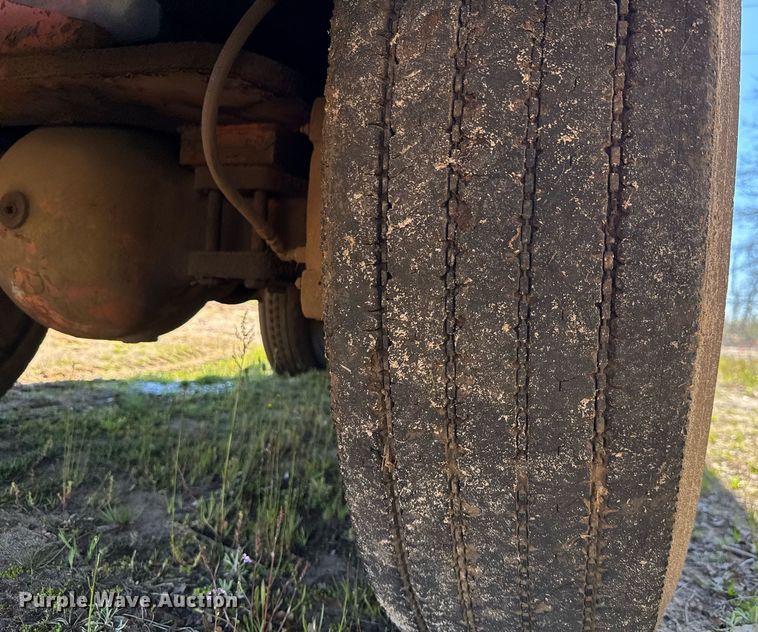 image for item EC3482 1989 ShuttleWagon SWX24A railcar mover