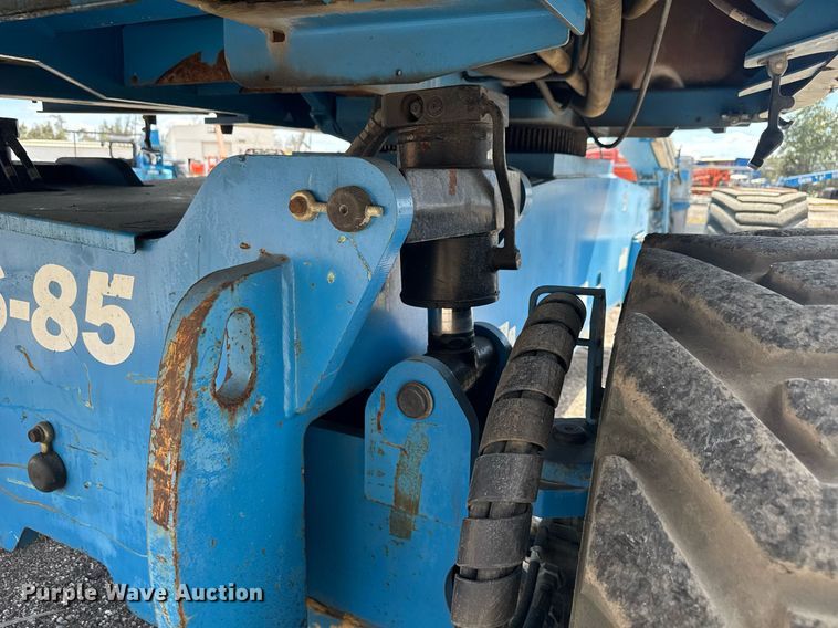 image for item EC3485 2010 Genie S-85 boom lift