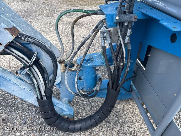 image for item EC3485 2010 Genie S-85 boom lift