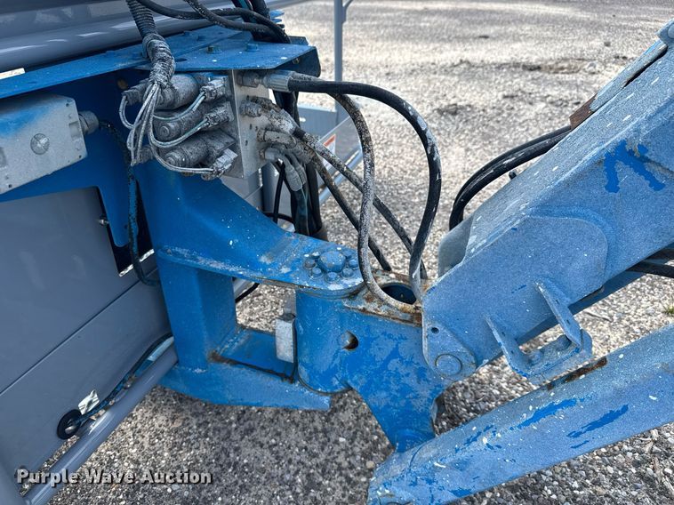image for item EC3485 2010 Genie S-85 boom lift