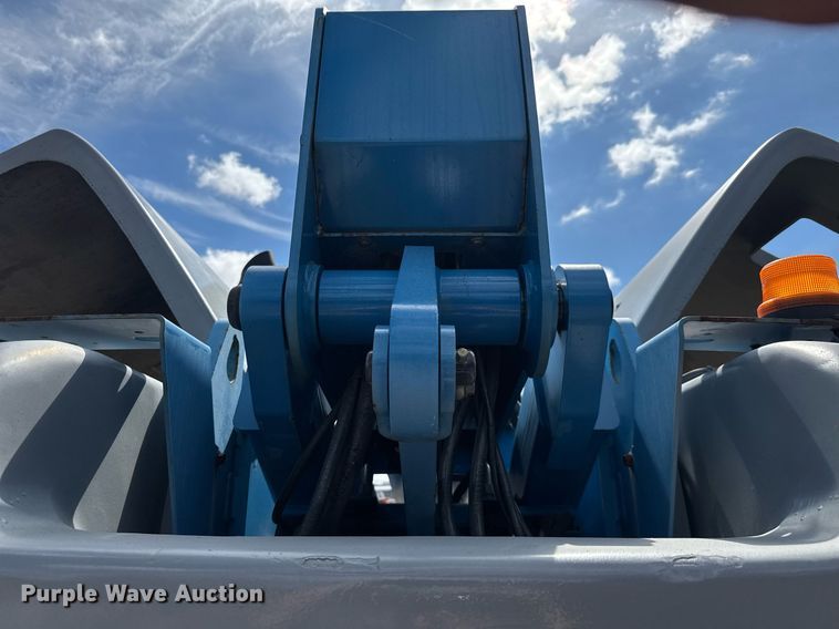 image for item EC3485 2010 Genie S-85 boom lift