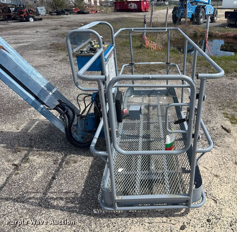 image for item EC3485 2010 Genie S-85 boom lift