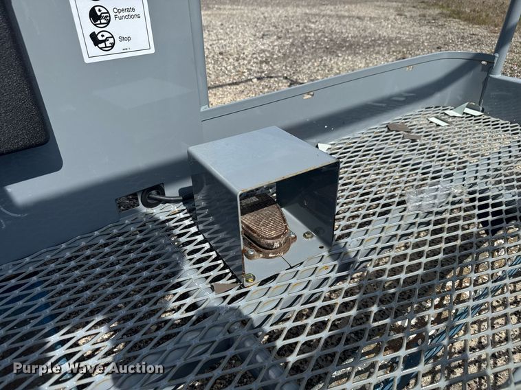 image for item EC3485 2010 Genie S-85 boom lift