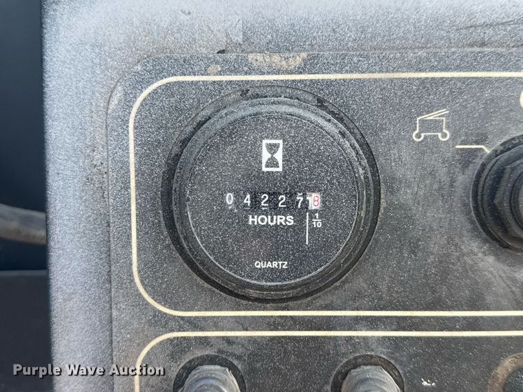 image for item EC3485 2010 Genie S-85 boom lift