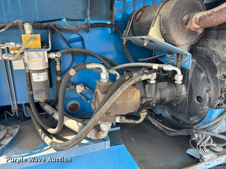 image for item EC3485 2010 Genie S-85 boom lift