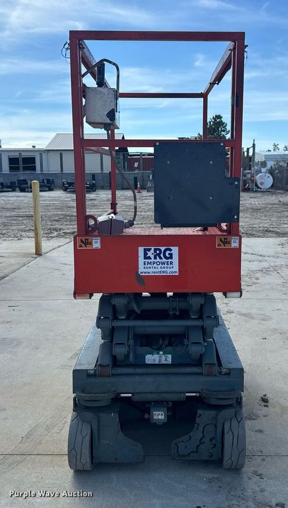 image for item EC3487 2015 Skyjack SJIII3219 scissor lift