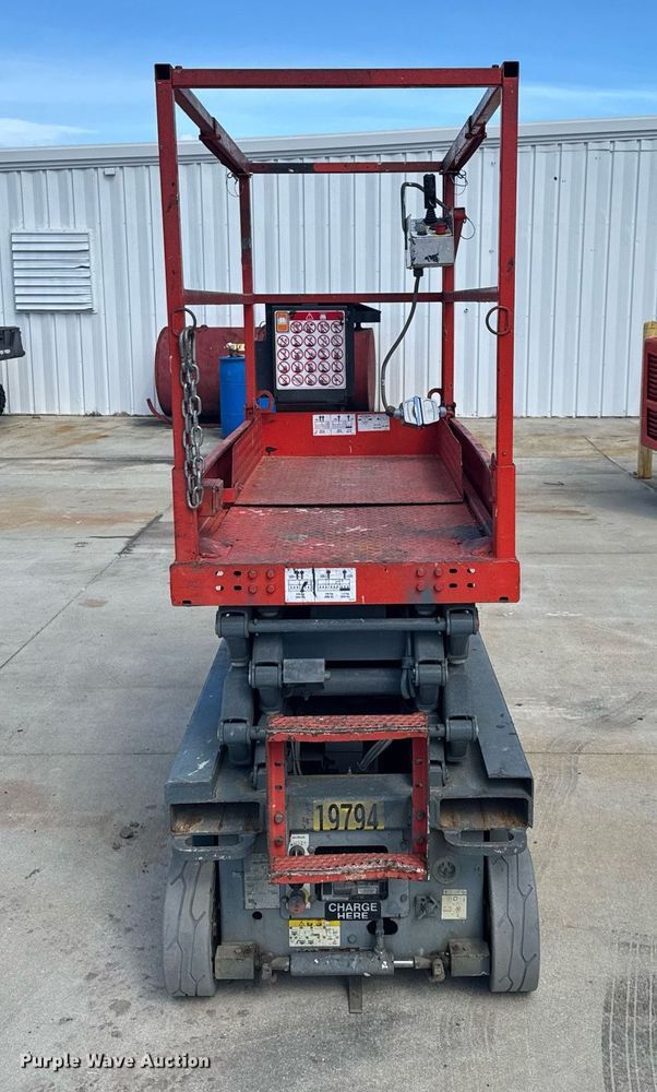 image for item EC3487 2015 Skyjack SJIII3219 scissor lift