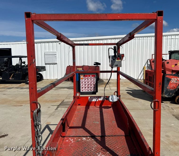 image for item EC3487 2015 Skyjack SJIII3219 scissor lift