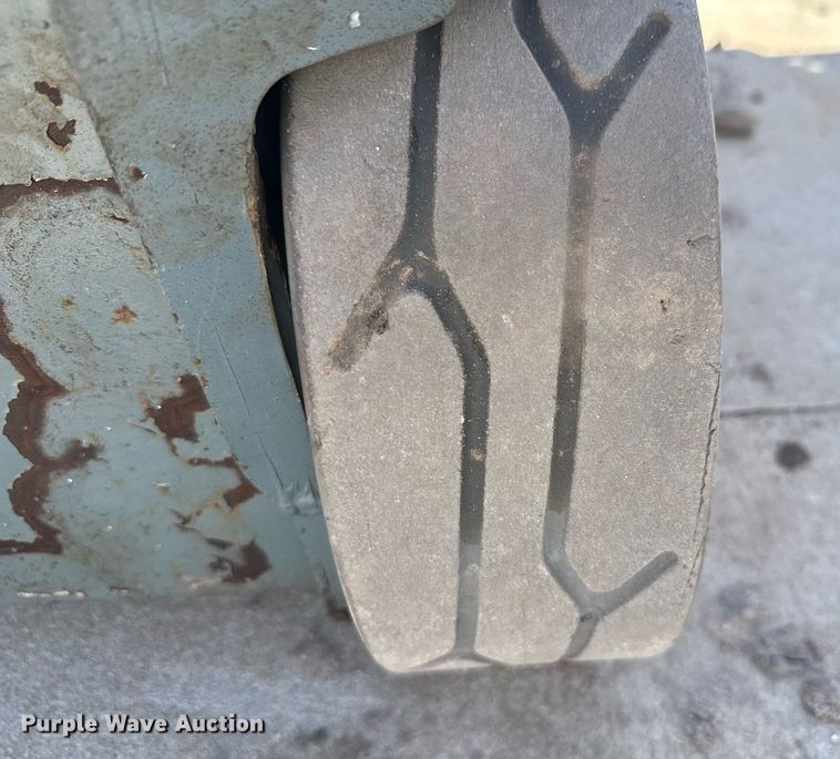 image for item EC3487 2015 Skyjack SJIII3219 scissor lift