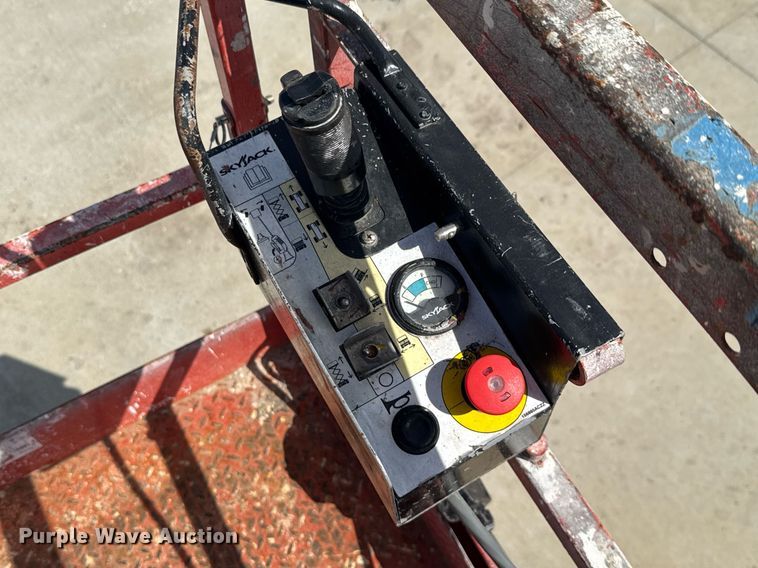 image for item EC3488 2018 Skyjack SJIII 4632 scissor lift