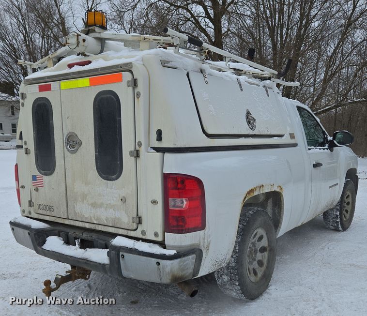 image for item EC4010 2013 Chevrolet Silverado 1500 pickup truck