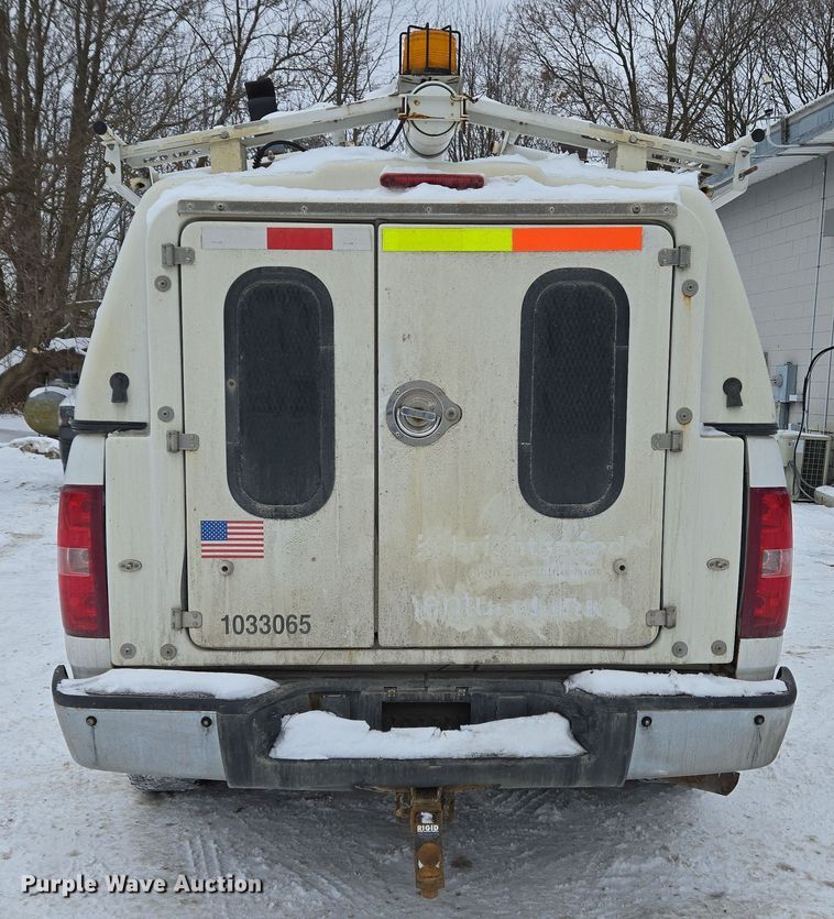 image for item EC4010 2013 Chevrolet Silverado 1500 pickup truck