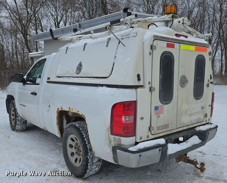 image for item EC4010 2013 Chevrolet Silverado 1500 pickup truck