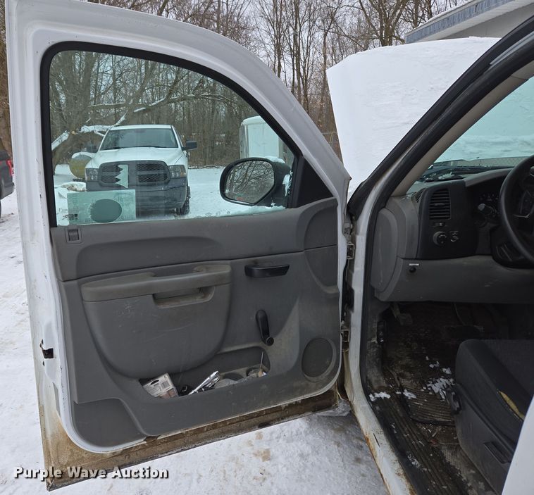 image for item EC4010 2013 Chevrolet Silverado 1500 pickup truck