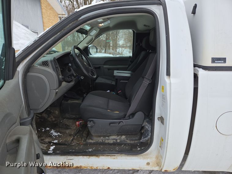 image for item EC4010 2013 Chevrolet Silverado 1500 pickup truck