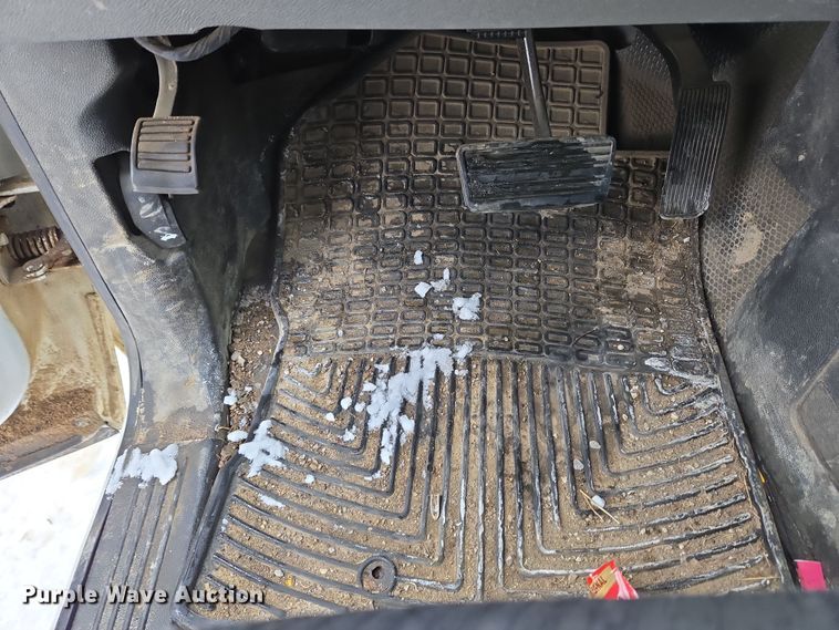 image for item EC4010 2013 Chevrolet Silverado 1500 pickup truck