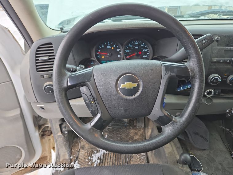 image for item EC4010 2013 Chevrolet Silverado 1500 pickup truck