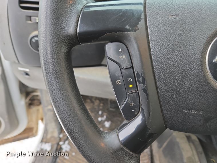 image for item EC4010 2013 Chevrolet Silverado 1500 pickup truck