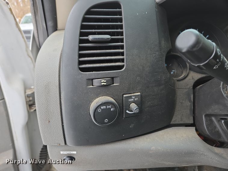 image for item EC4010 2013 Chevrolet Silverado 1500 pickup truck