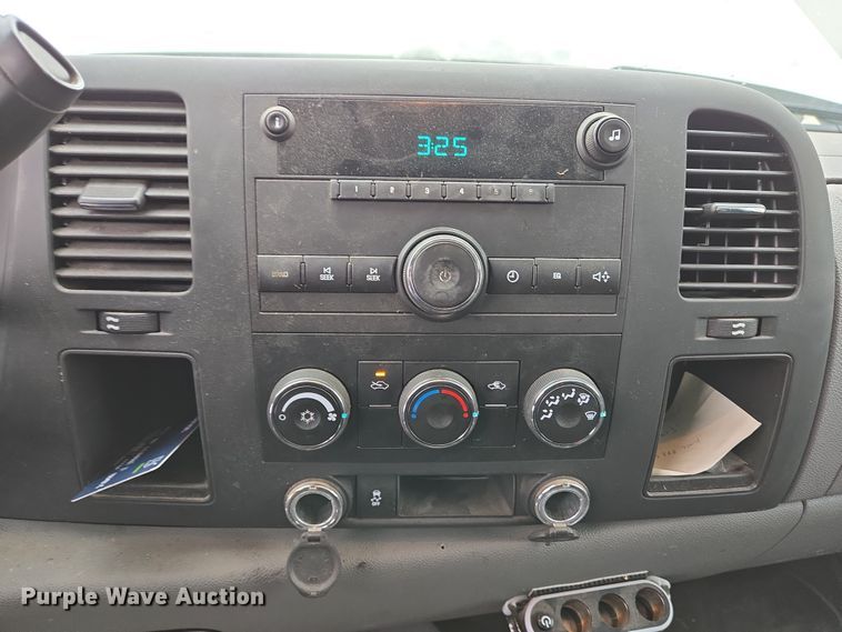 image for item EC4010 2013 Chevrolet Silverado 1500 pickup truck