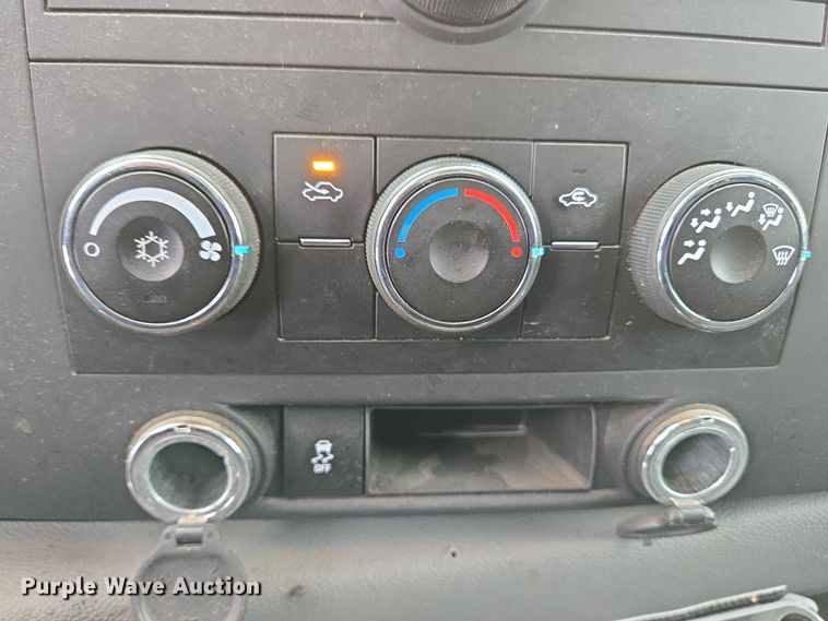 image for item EC4010 2013 Chevrolet Silverado 1500 pickup truck