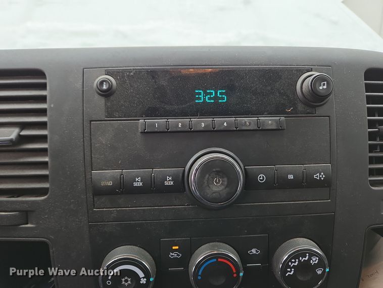 image for item EC4010 2013 Chevrolet Silverado 1500 pickup truck