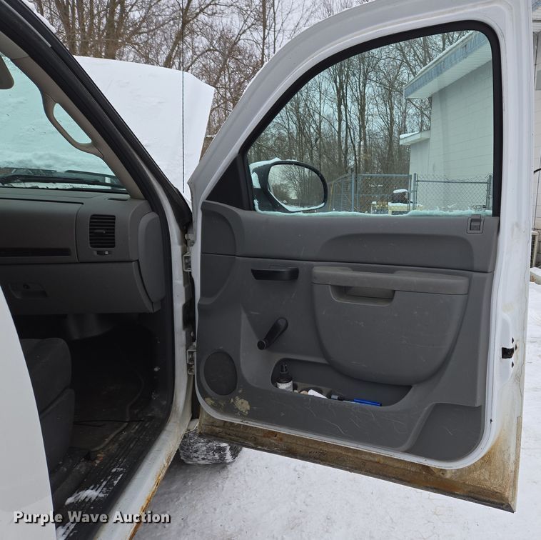 image for item EC4010 2013 Chevrolet Silverado 1500 pickup truck