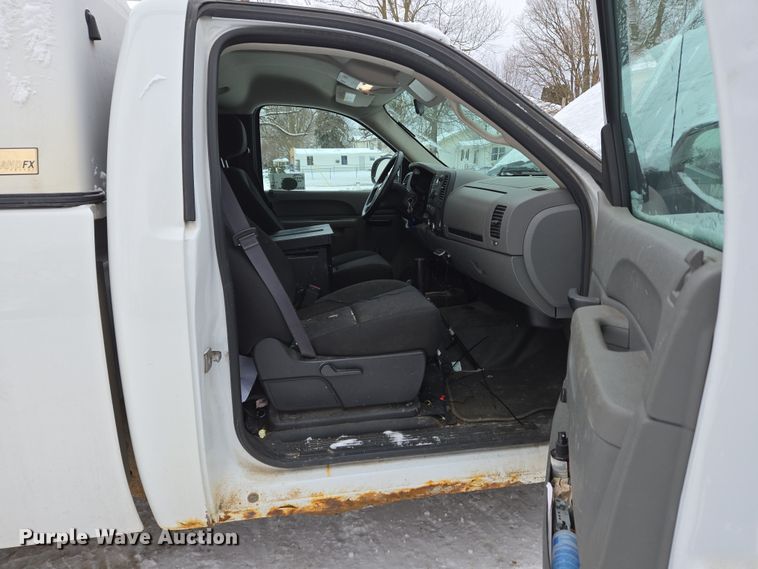 image for item EC4010 2013 Chevrolet Silverado 1500 pickup truck