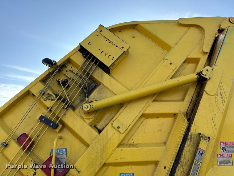 image for item ED5522 2016 Freightliner Business Class M2 refuse truck