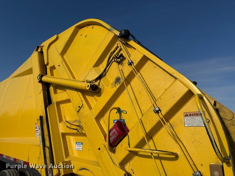 image for item ED5522 2016 Freightliner Business Class M2 refuse truck