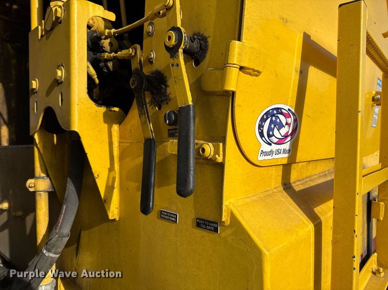 image for item ED5522 2016 Freightliner Business Class M2 refuse truck