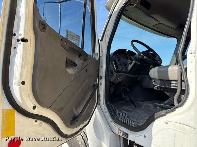 image for item ED5522 2016 Freightliner Business Class M2 refuse truck