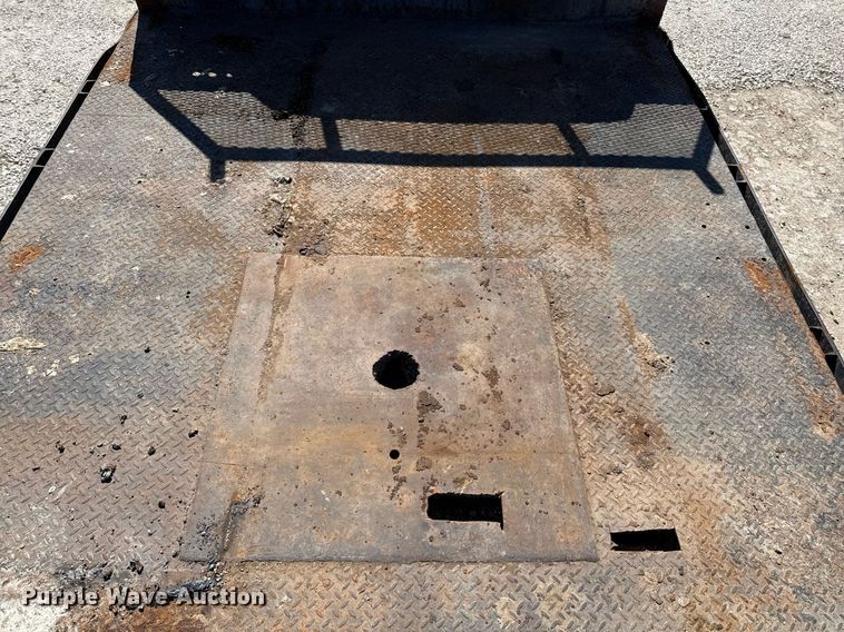 image for item ED5523 1998 Chevrolet C6500 flatbed truck