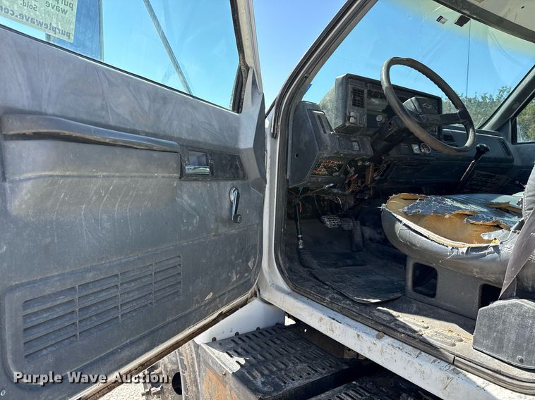 image for item ED5523 1998 Chevrolet C6500 flatbed truck