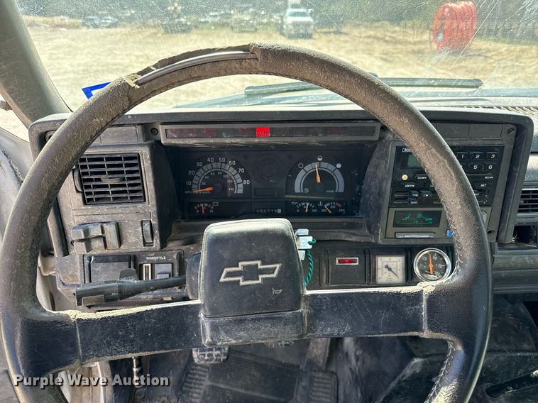 image for item ED5523 1998 Chevrolet C6500 flatbed truck