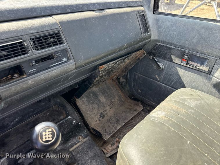 image for item ED5523 1998 Chevrolet C6500 flatbed truck