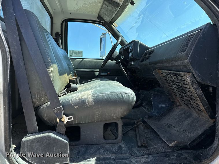 image for item ED5523 1998 Chevrolet C6500 flatbed truck