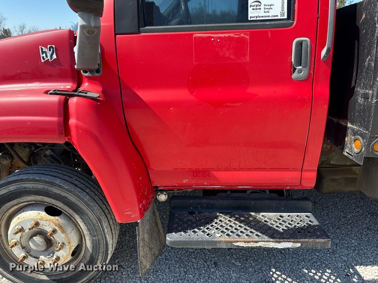image for item ED5524 2006 GMC C5500 flatbed truck