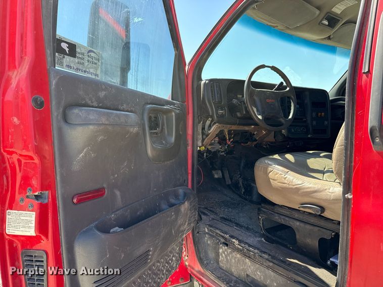 image for item ED5524 2006 GMC C5500 flatbed truck