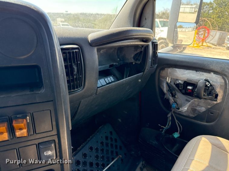 image for item ED5524 2006 GMC C5500 flatbed truck