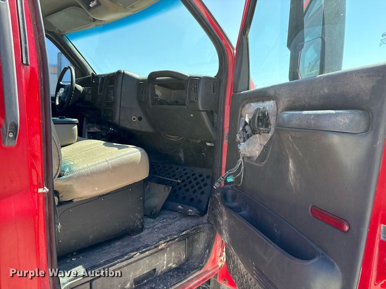 image for item ED5524 2006 GMC C5500 flatbed truck