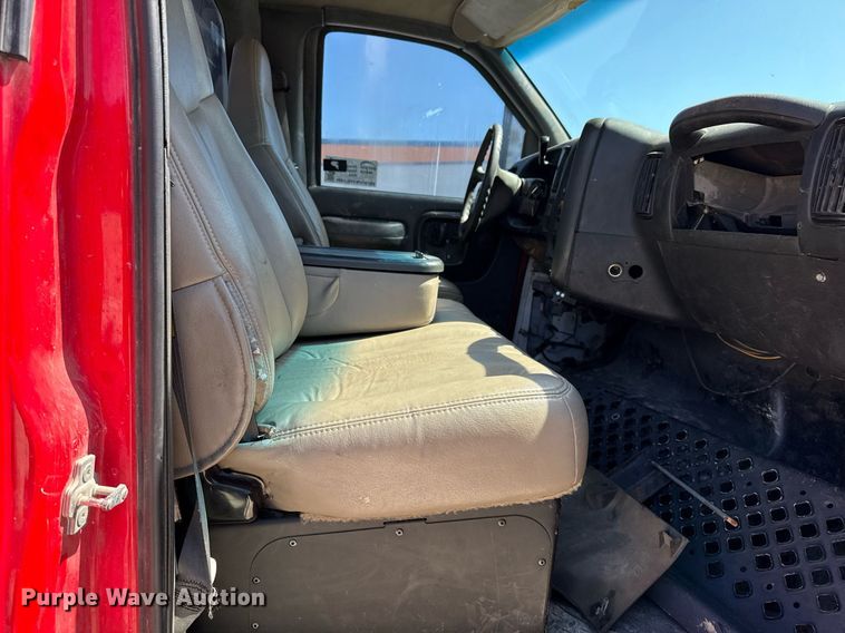 image for item ED5524 2006 GMC C5500 flatbed truck