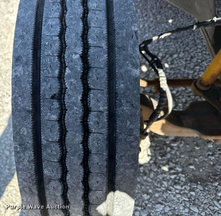 image for item ED5524 2006 GMC C5500 flatbed truck