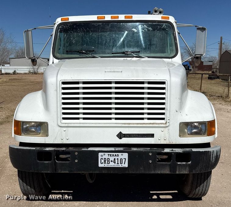 image for item ED5538 1999 International 4700 truck cab and chassis